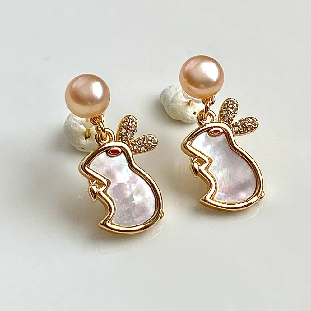 E136-Handmade Champagne Freshwater Pearl Mother Of Pearl Bunny Earring - Picture 4 of 6